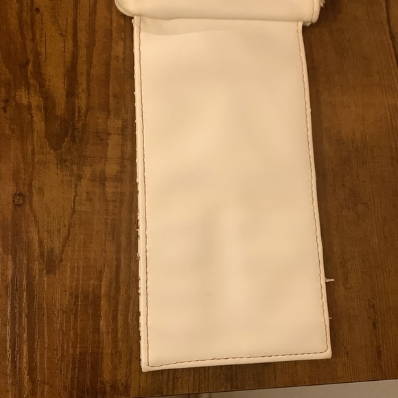 DISNEY WINNIE the POOH WHITE FAUX LEATHER PERFORATED CLUTCH WALLET - Picture 10 of 15